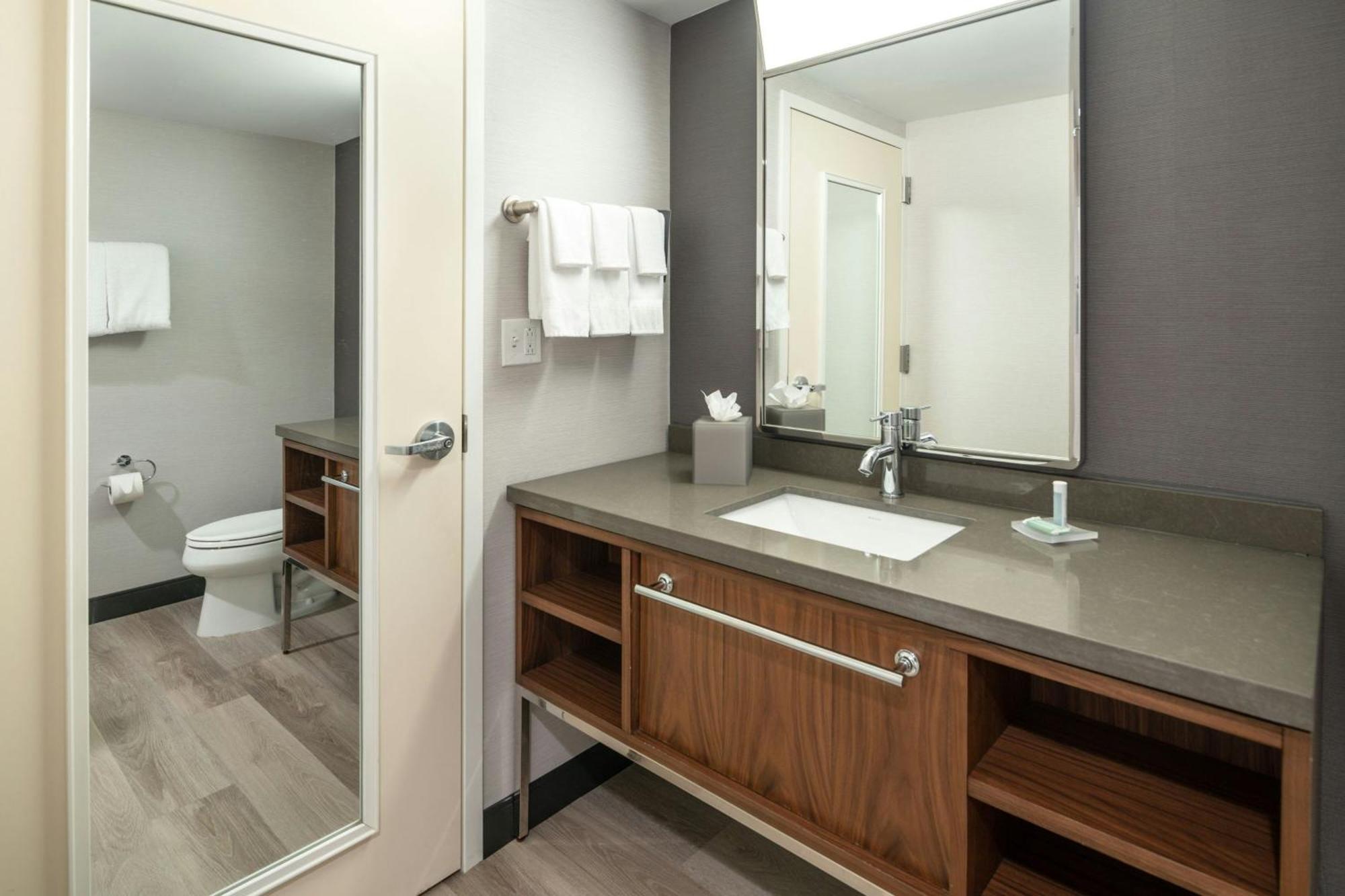 Courtyard By Marriott Providence Lincoln Exterior foto