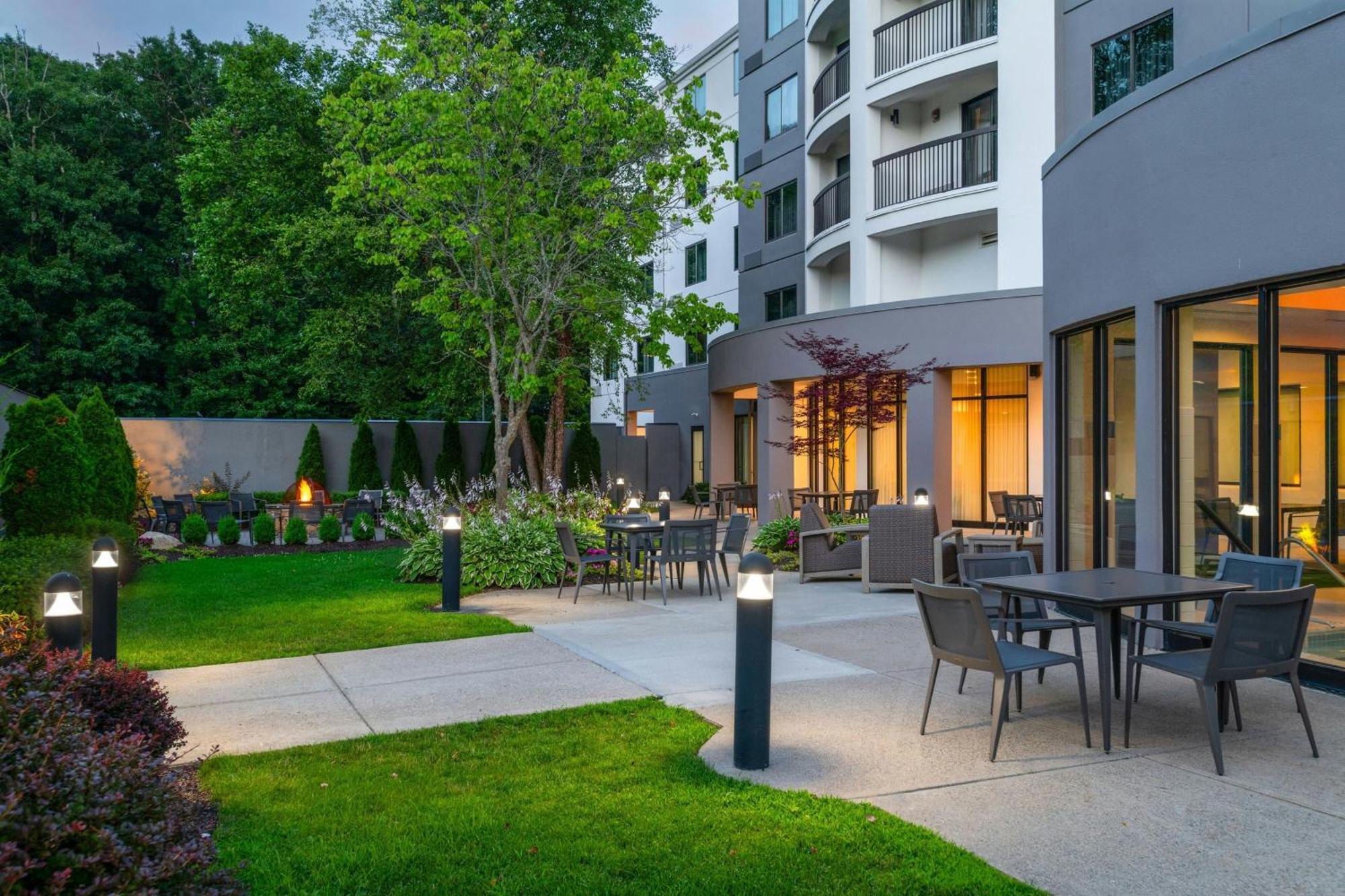 Courtyard By Marriott Providence Lincoln Exterior foto