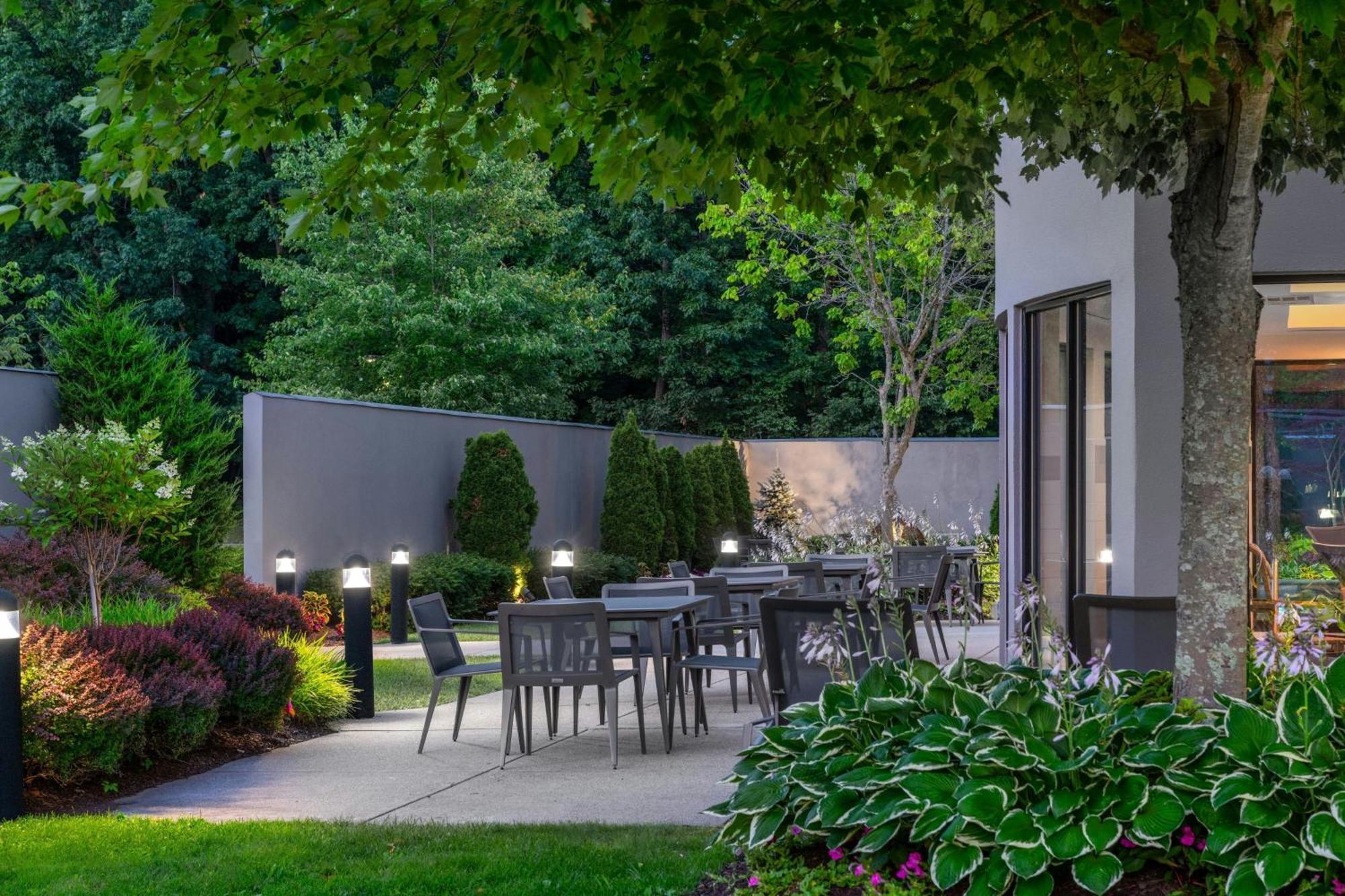Courtyard By Marriott Providence Lincoln Exterior foto