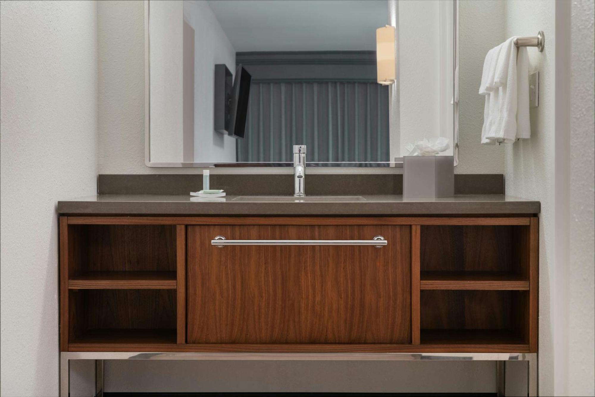 Courtyard By Marriott Providence Lincoln Exterior foto