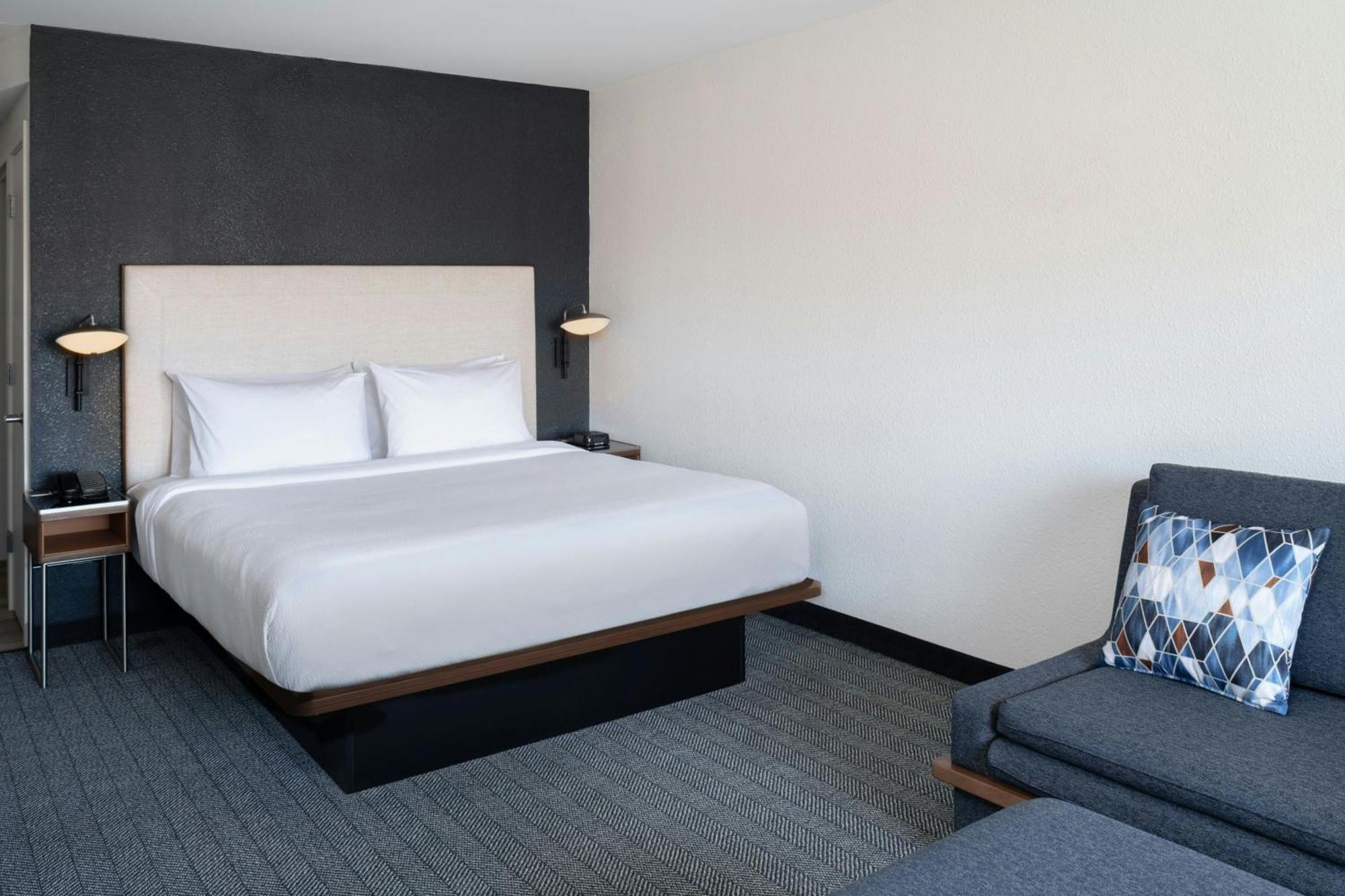 Courtyard By Marriott Providence Lincoln Exterior foto